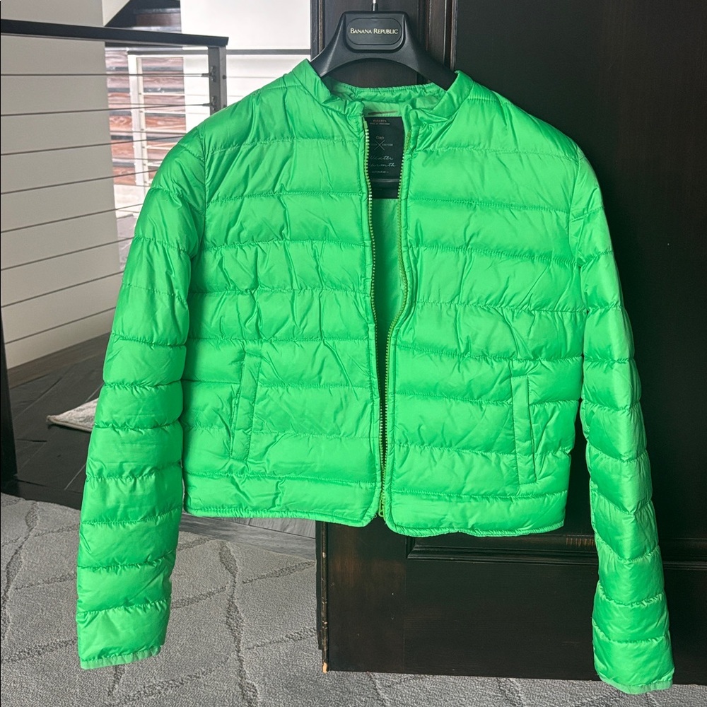 Like New GAP crop bomber jacket puffer Outdoor Edition Winter Warm bright green